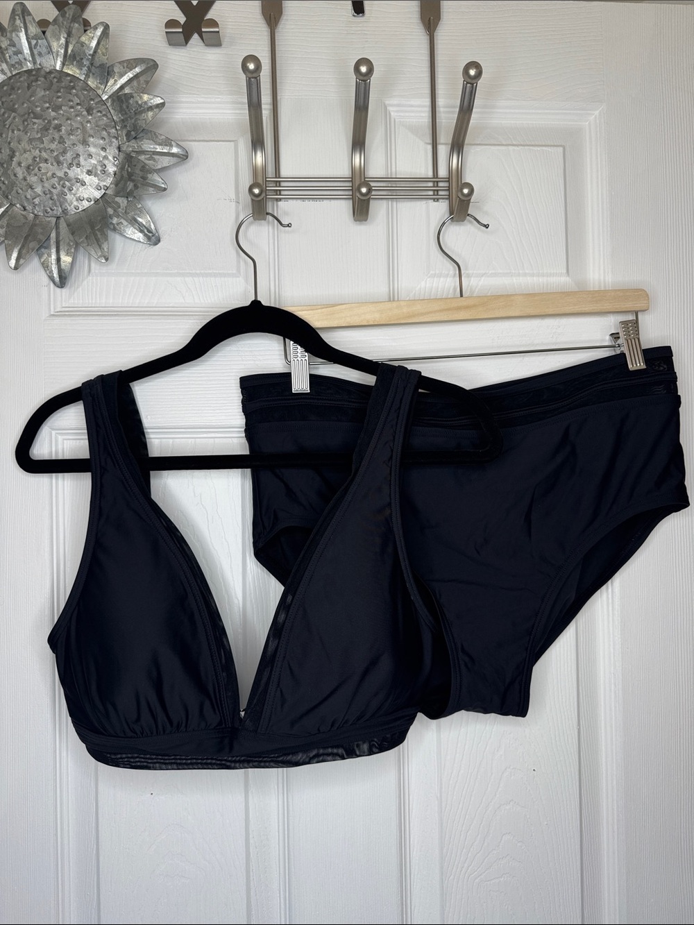 Tommy Hilfiger Women’s Black 2 piece Mesh-Trimmed Bikini. Top Sz L Bottom XL.